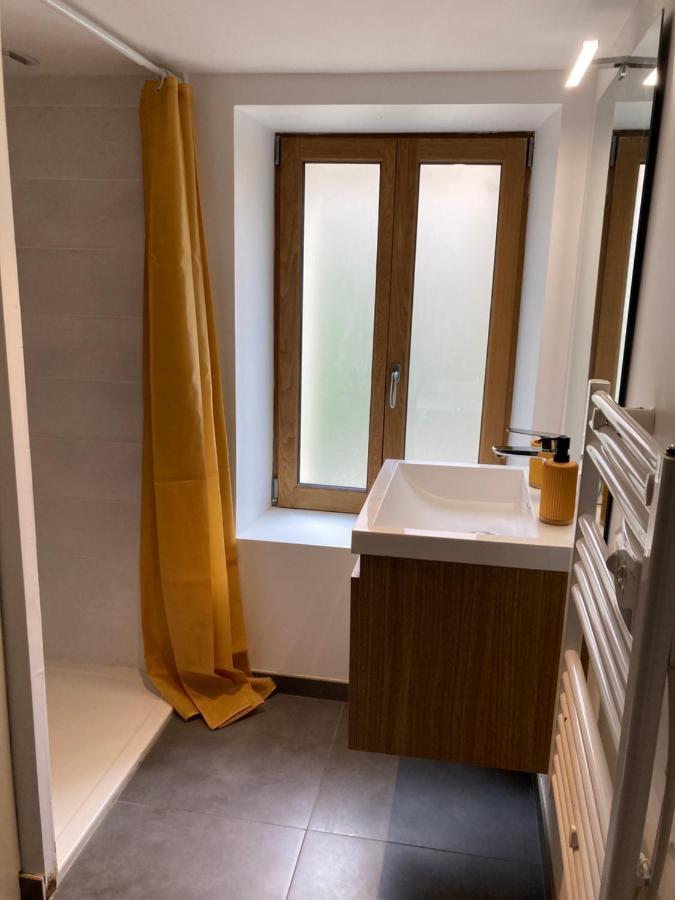 Appartement Au Coeur D'Espalion La Cabane Du Lot Bagian luar foto