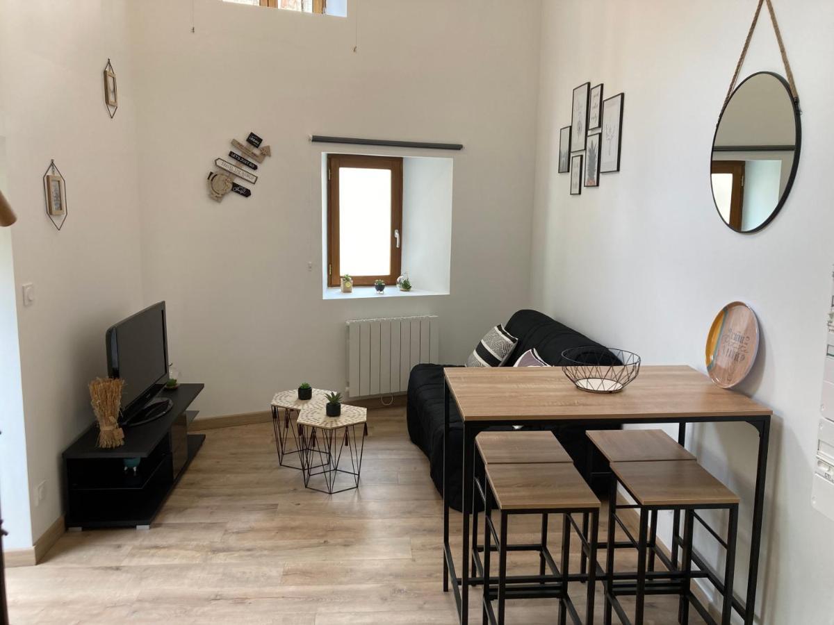 Appartement Au Coeur D'Espalion La Cabane Du Lot Bagian luar foto